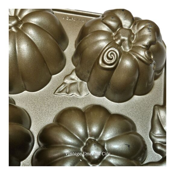 Williams Sonoma Pumpkin Patch Pan Nordic Ware Cake Molds Thanksgiving Non-Stick - Picture 6 of 13